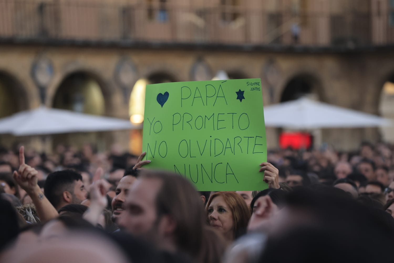 Ultraligera abre una noche mágica en la Plaza Mayor de Salamanca