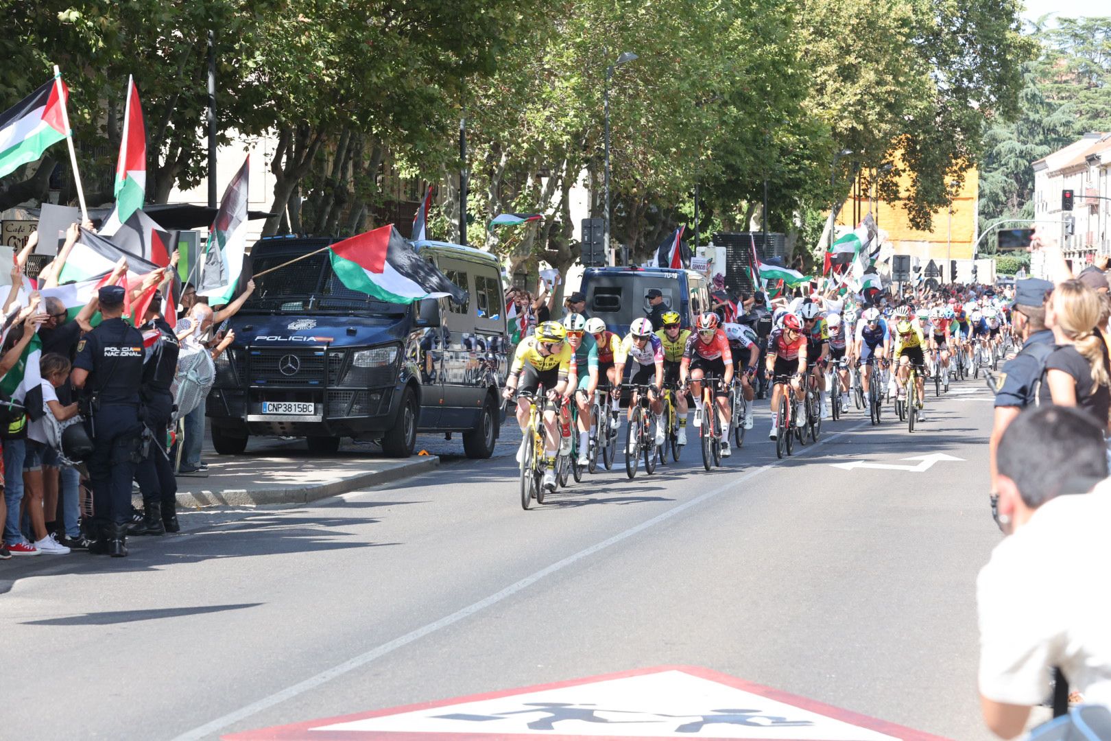 El paso de la Vuelta por Salamanca: más aplausos que banderas y un líder &#039;pillo&#039;