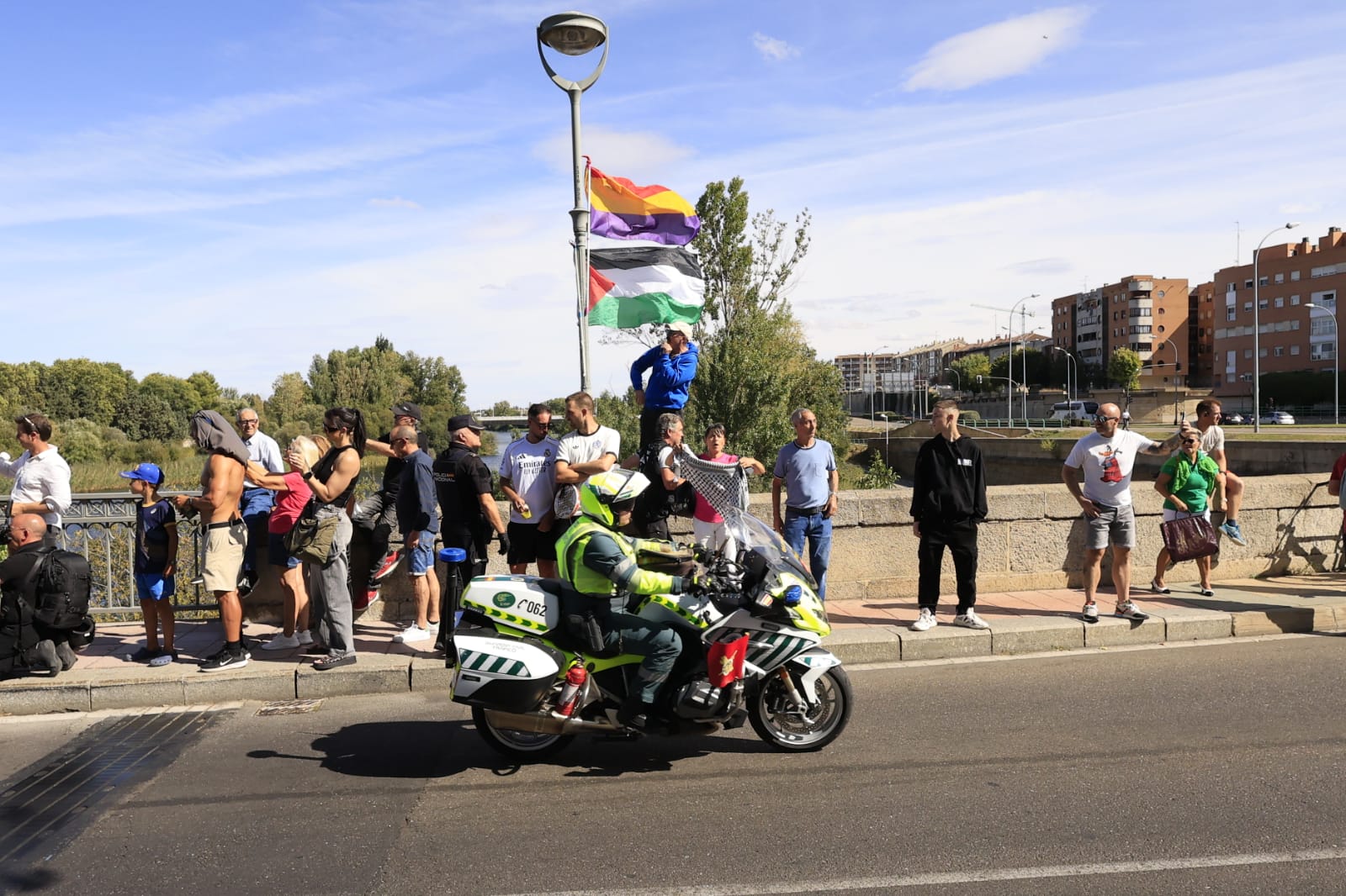 El paso de la Vuelta por Salamanca: más aplausos que banderas y un líder &#039;pillo&#039;