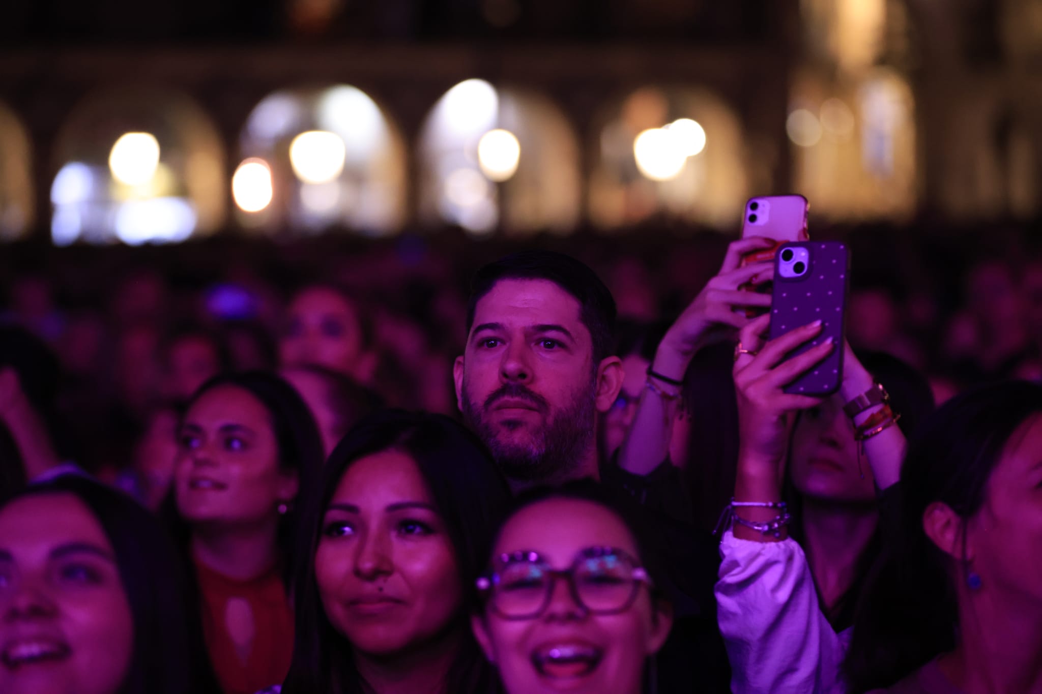 Marta Santos conquista la Plaza Mayor con su flamenco pop