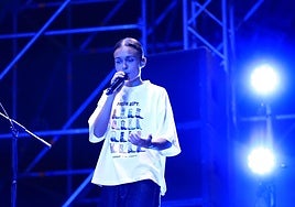 Marta Santos conquista la Plaza Mayor con su flamenco pop