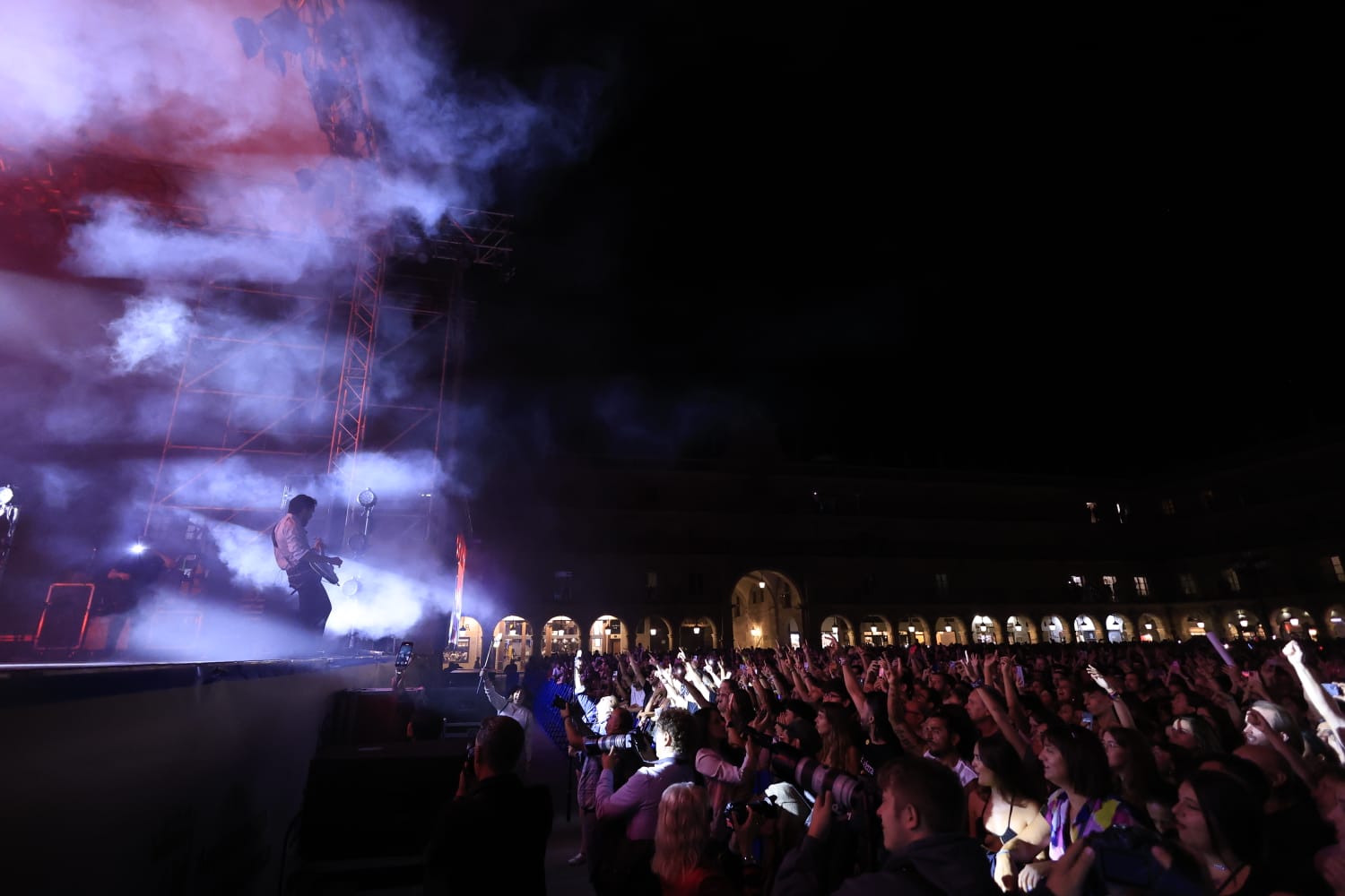 Siloé reparte besos a una entregada Plaza Mayor de Salamanca