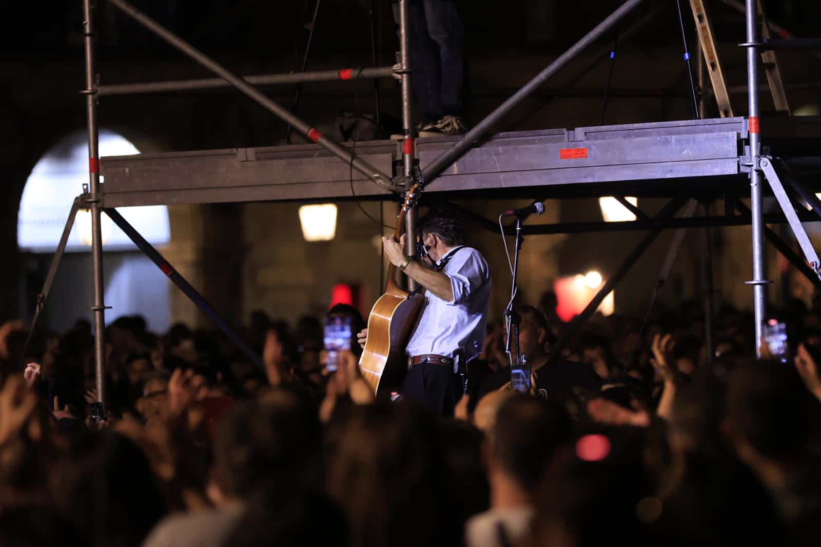 Siloé reparte besos a una entregada Plaza Mayor de Salamanca