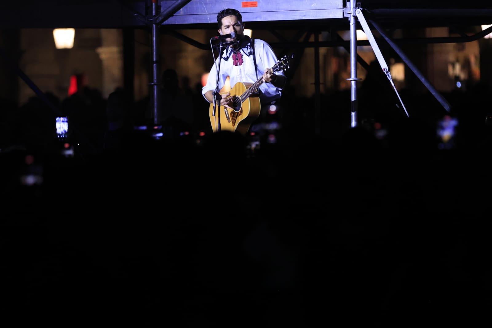 Siloé reparte besos a una entregada Plaza Mayor de Salamanca