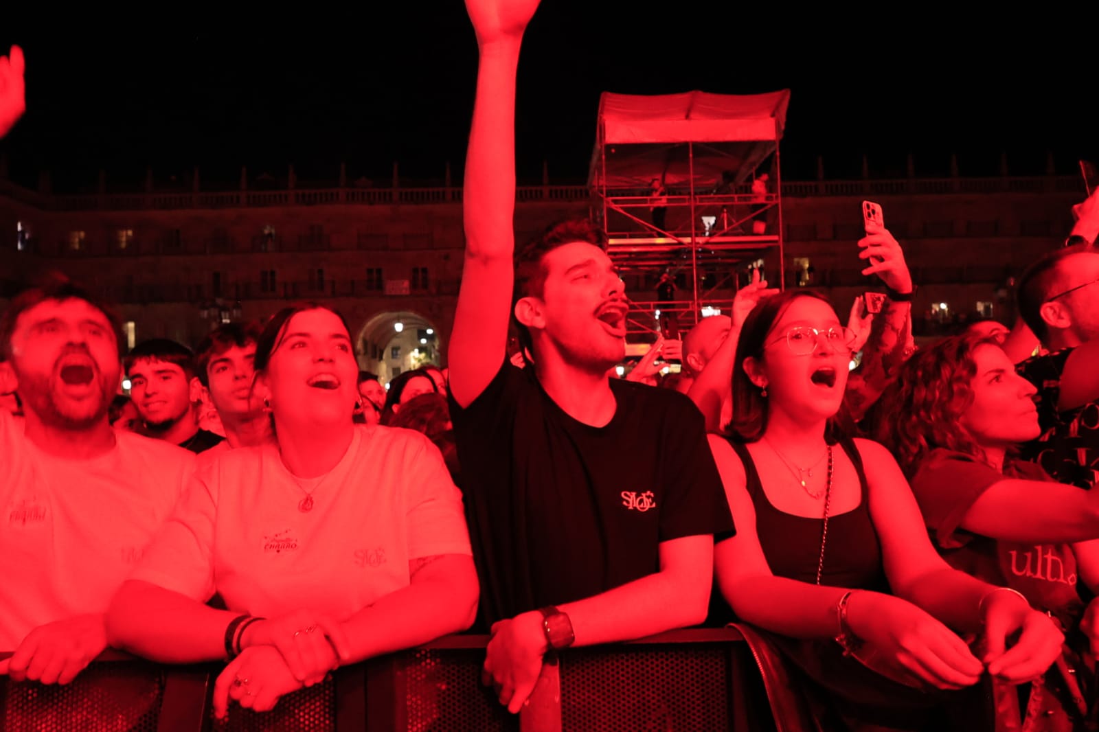 Siloé reparte besos a una entregada Plaza Mayor de Salamanca