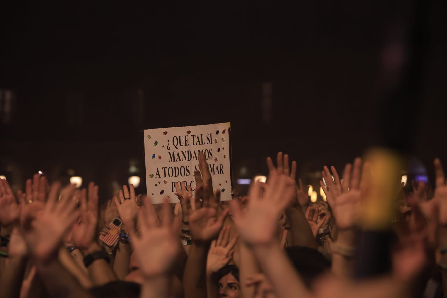 Siloé reparte besos a una entregada Plaza Mayor de Salamanca