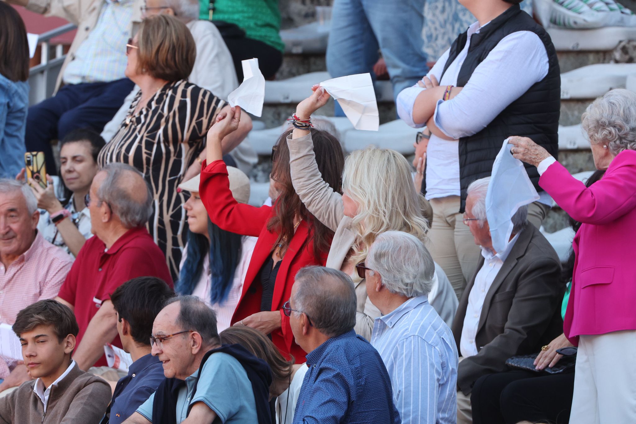 Olga Casado abre la puerta grande del festejo femenino de la feria
