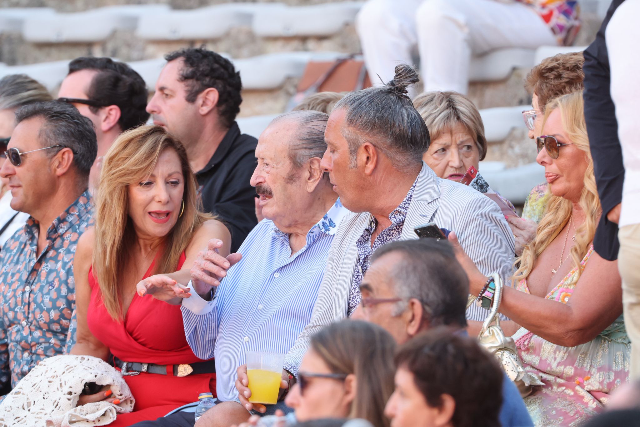 Olga Casado abre la puerta grande del festejo femenino de la feria