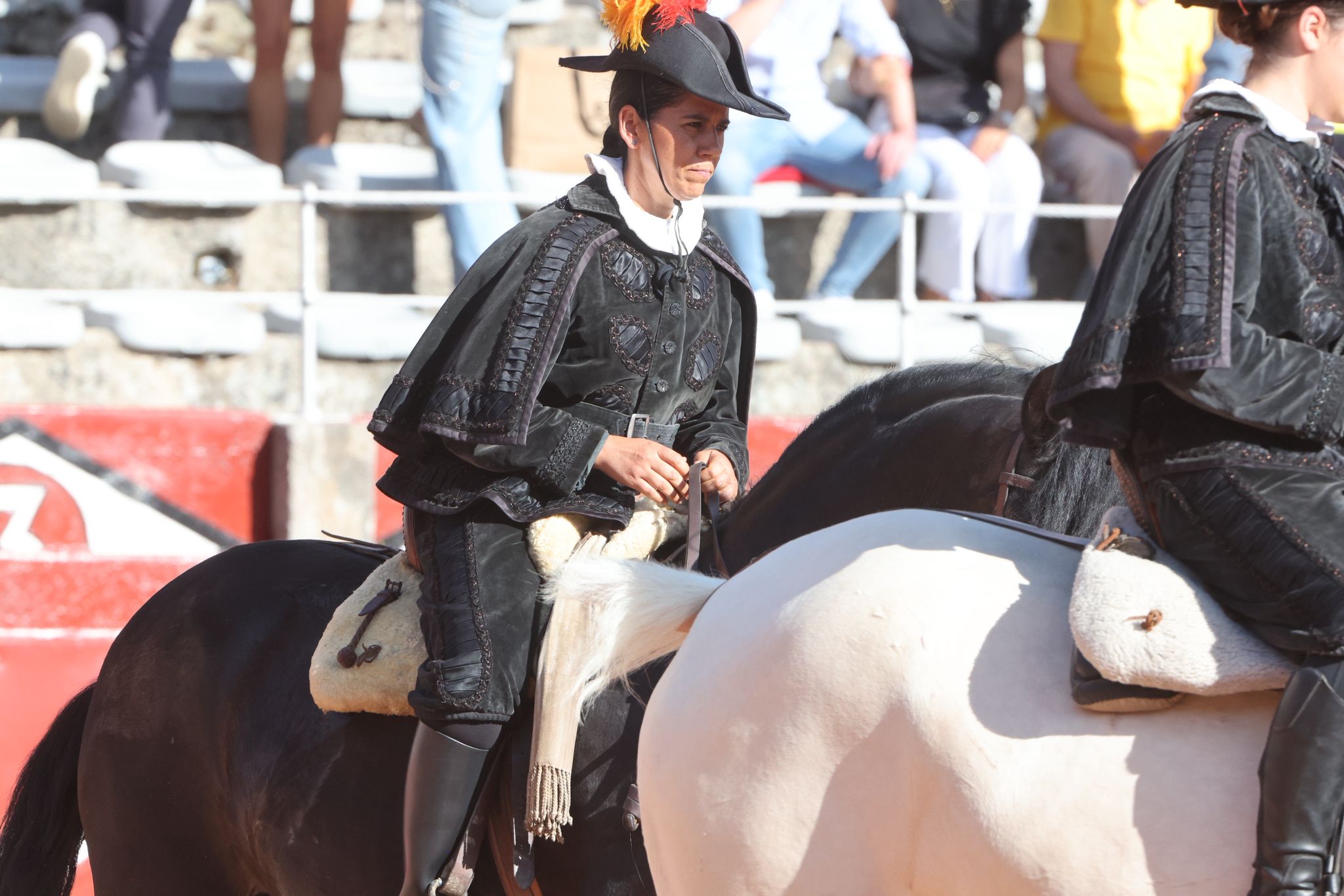 Olga Casado abre la puerta grande del festejo femenino de la feria