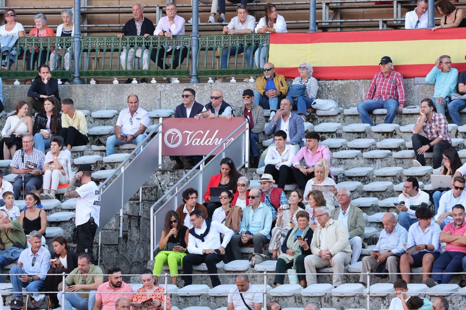 Tres orejas para Ismael Martín y traslado de Damián Castaño al hospital en la segunda de abono de Salamanca