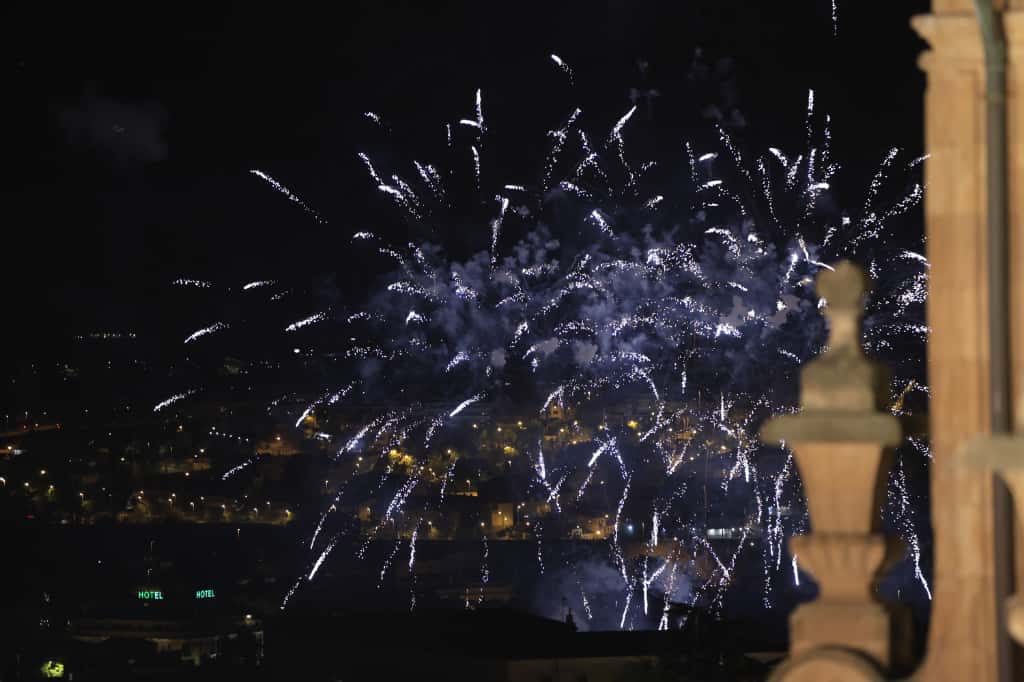 &#039;Salamanca siente la pólvora&#039; ilumina el cielo con sus fuegos artificiales