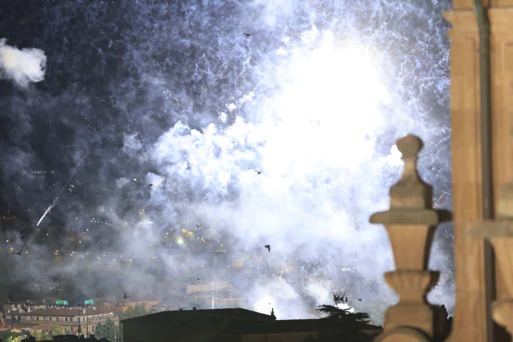 &#039;Salamanca siente la pólvora&#039; ilumina el cielo con sus fuegos artificiales