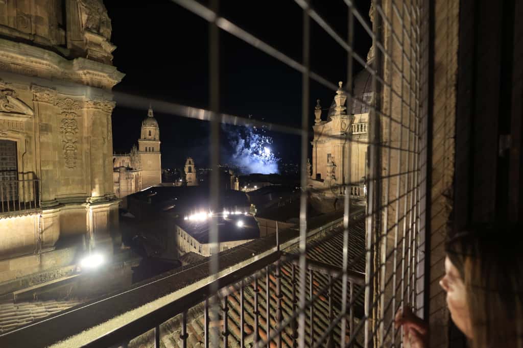&#039;Salamanca siente la pólvora&#039; ilumina el cielo con sus fuegos artificiales