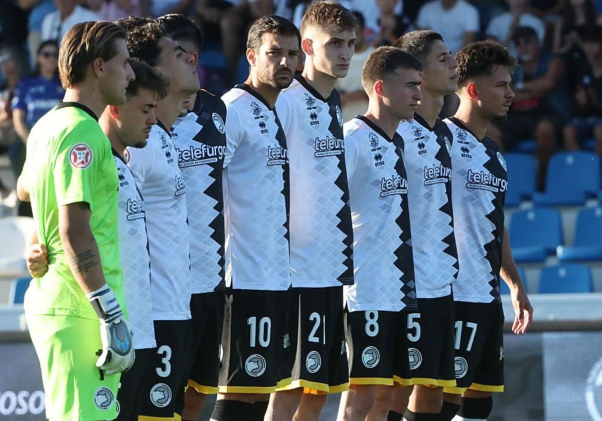 Los jugadores de Unionistas, antes del encuentro ante Osasuna B.