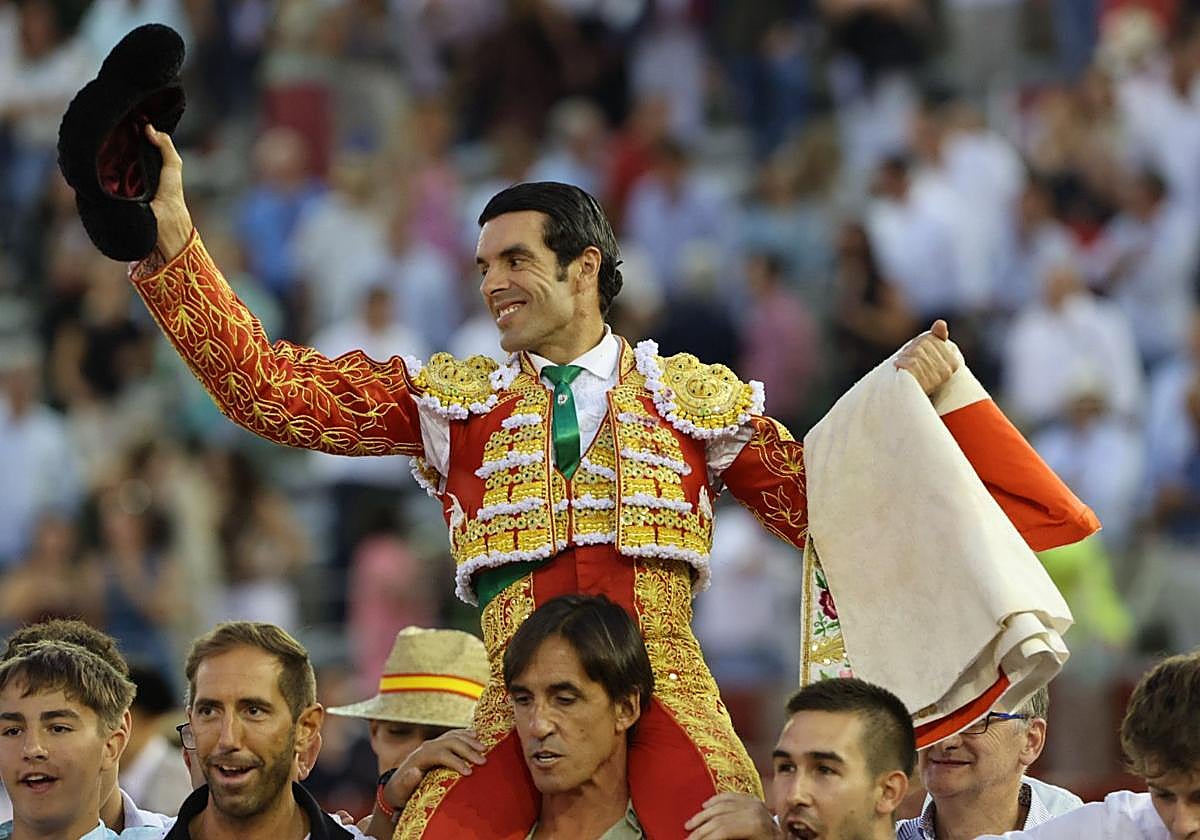 Puerta grande para Emilio de Justo con toro indultado en el cuarto de la tarde