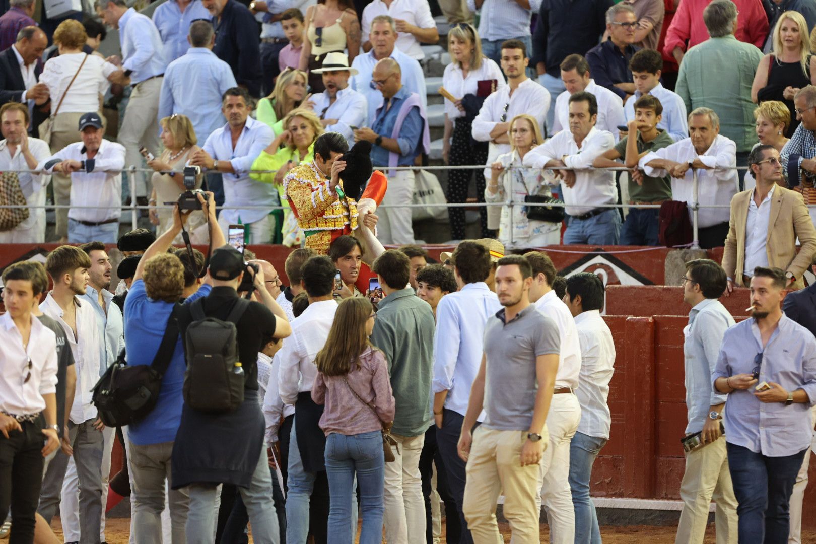 Puerta grande para Emilio de Justo con toro indultado en el cuarto de la tarde