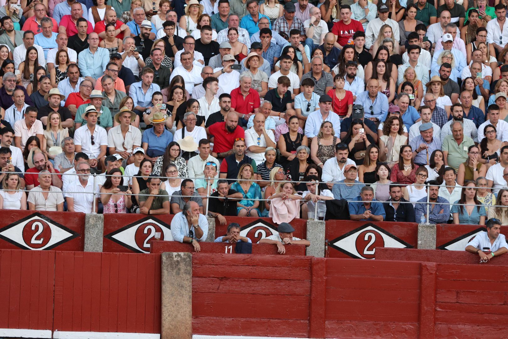 Puerta grande para Emilio de Justo con toro indultado en el cuarto de la tarde