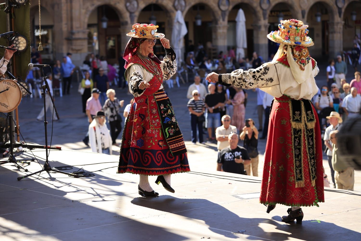 Los charros se reunen en torno a la tradición en el Día del Tamborilero en Salamanca