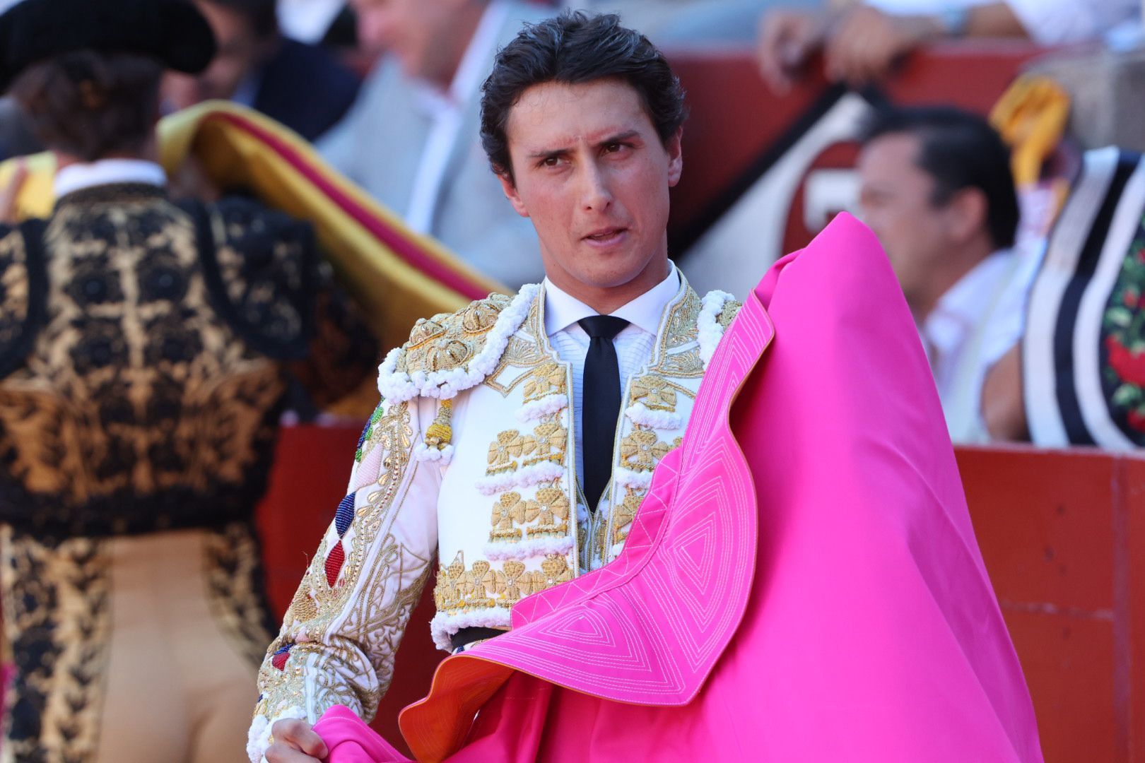 Puerta grande para Emilio de Justo con toro indultado en el cuarto de la tarde