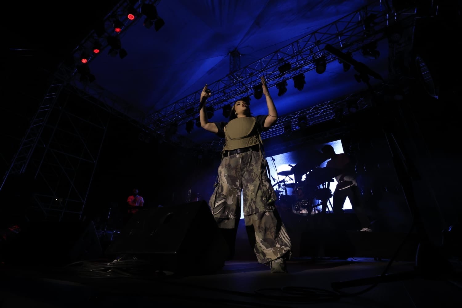 Lia Kali contagia sus ritmos urbanos a la Plaza Mayor de Salamanca