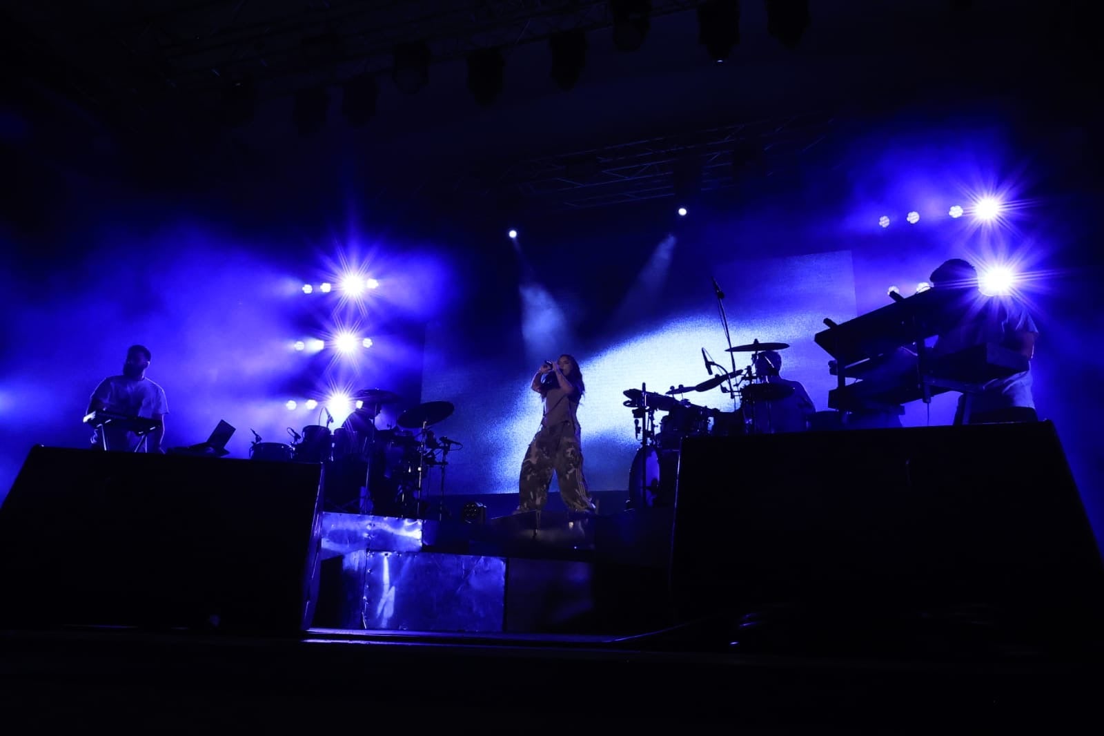 Lia Kali contagia sus ritmos urbanos a la Plaza Mayor de Salamanca