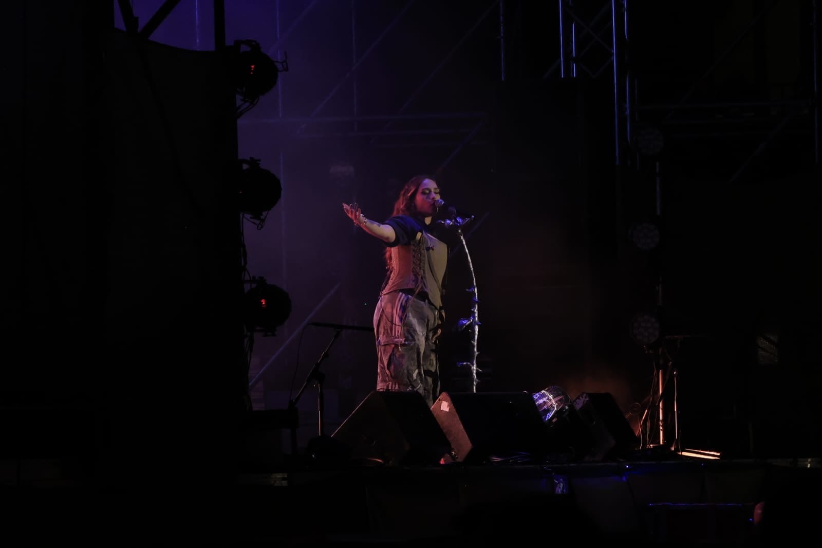 Lia Kali contagia sus ritmos urbanos a la Plaza Mayor de Salamanca