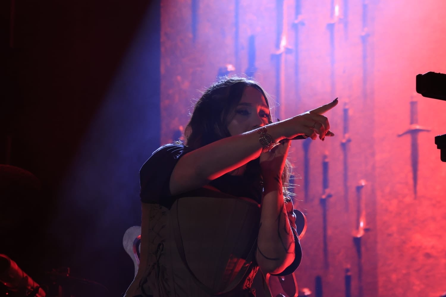 Lia Kali contagia sus ritmos urbanos a la Plaza Mayor de Salamanca