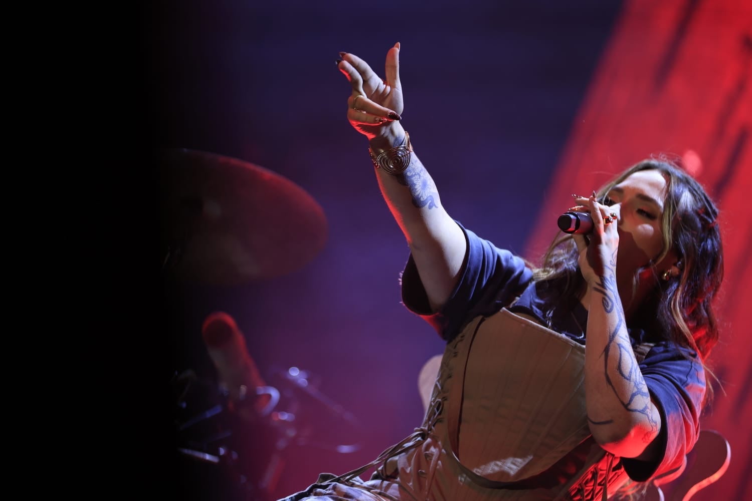 Lia Kali contagia sus ritmos urbanos a la Plaza Mayor de Salamanca