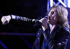 Joey Tempest, durante la actuación de Europe en la Plaza Mayor de Salamanca.