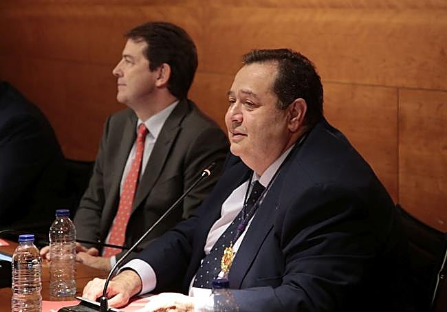 Crespo, en uno de los plenos en los que fue elegido presidente.