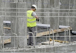 Un trabajador en Salamanca en una imagen de archivo.