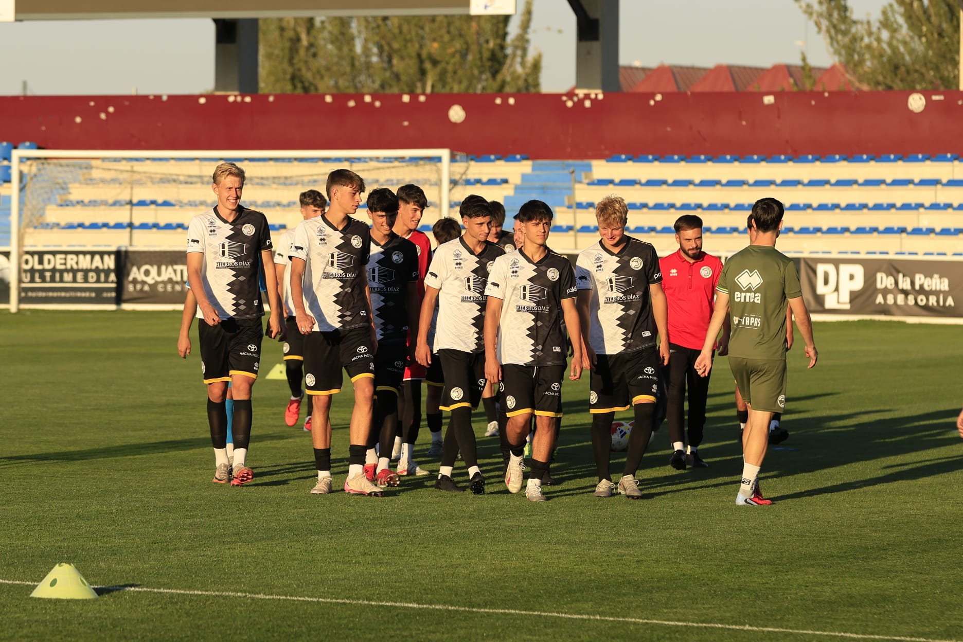 En imágenes, el entrenamiento del primer equipo de Unionistas a las órdenes del entrenador del Juvenil A