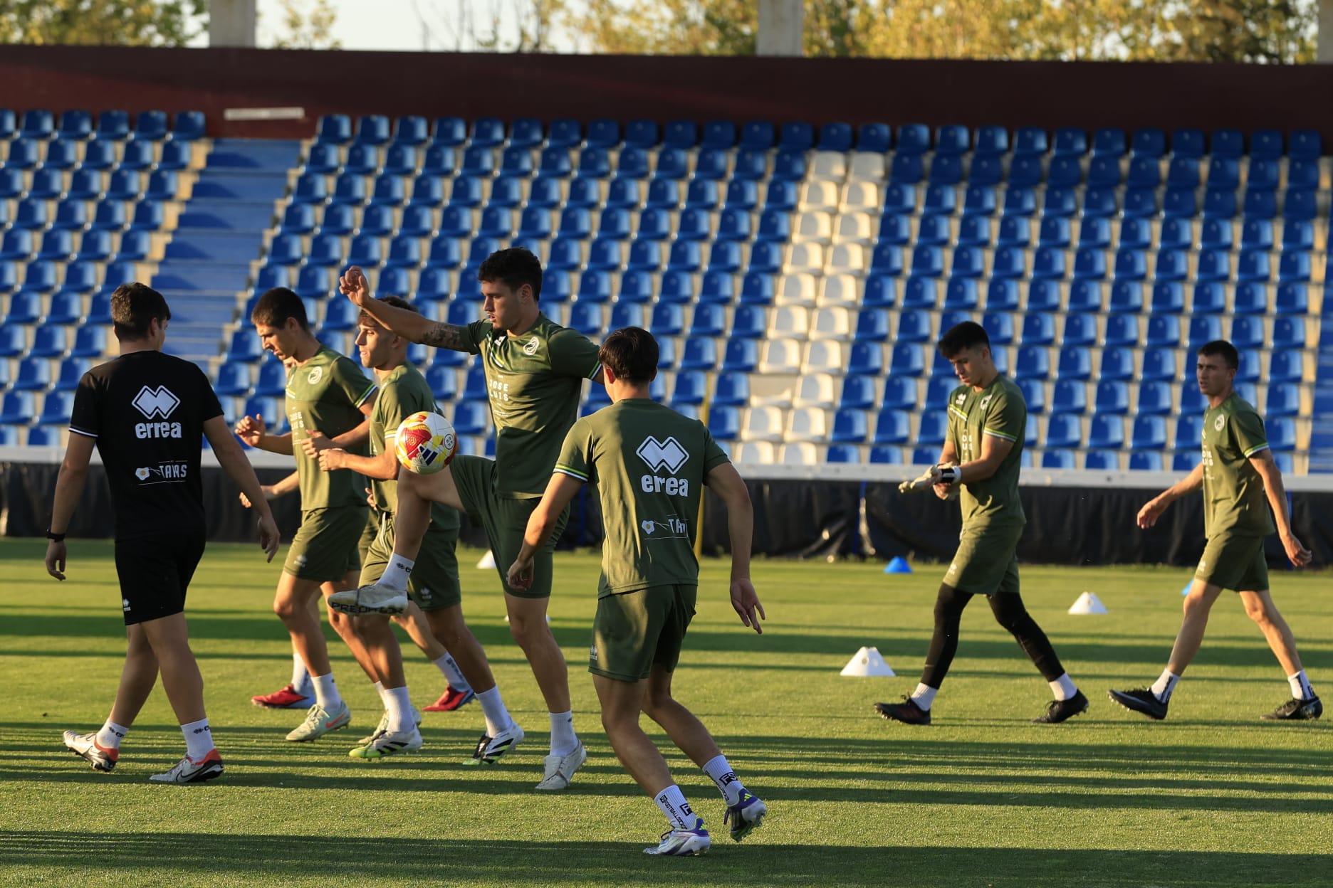 En imágenes, el entrenamiento del primer equipo de Unionistas a las órdenes del entrenador del Juvenil A