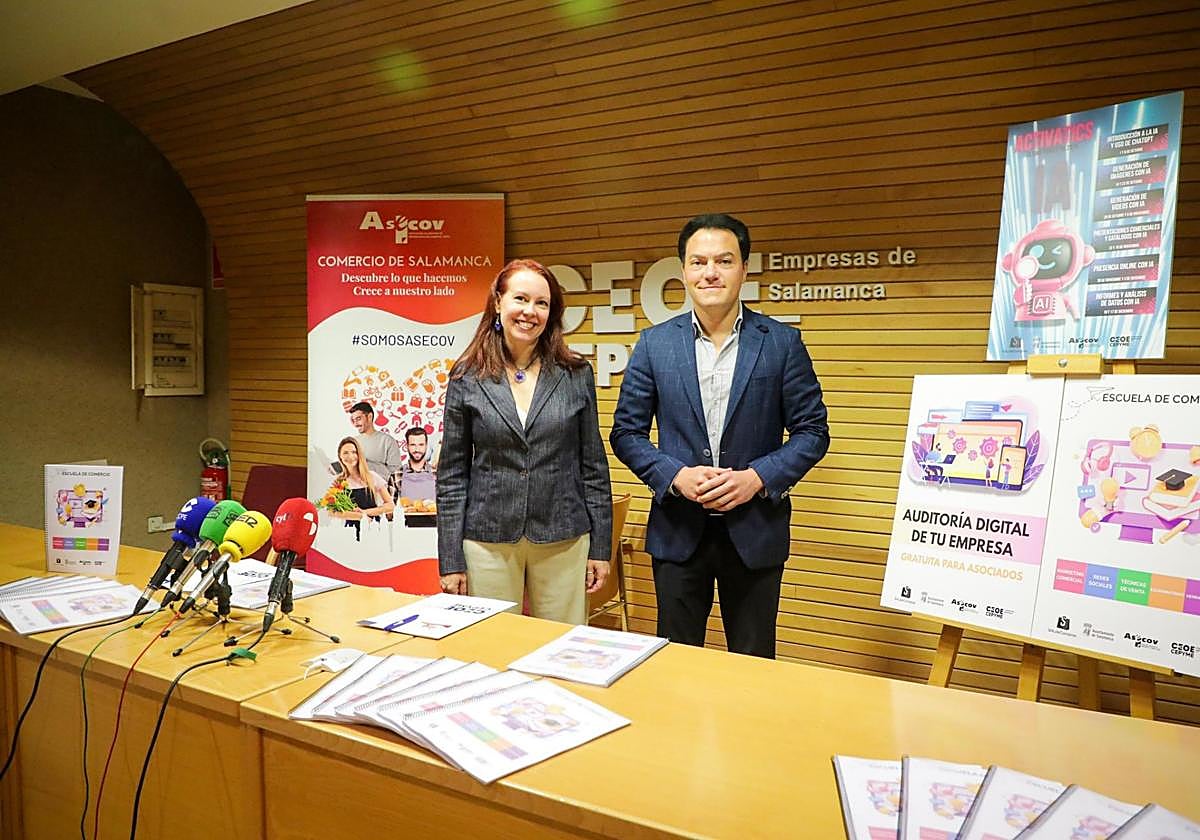 Soledad Gómez junto a Pedro Martínez.