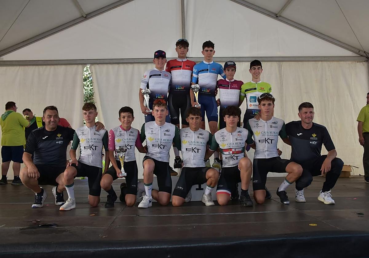 Foto con todos los componentes del Caja Rural de Salamanca - EKT.