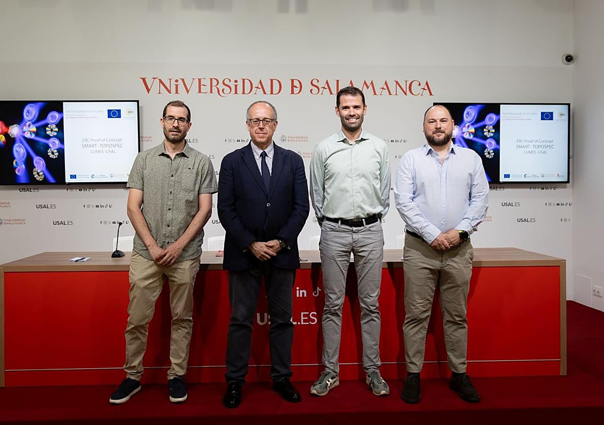 Carlos Hernández García, José Caridad e Ignacio López Quintás junto al vicerrector de Investigación, José Miguel Mateos Roco.