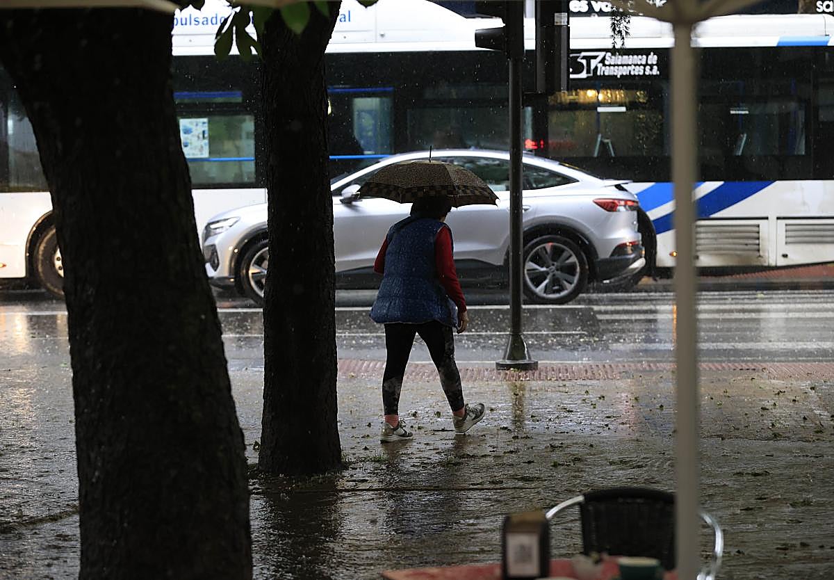 Lluvia en Salamanca. Foto de archivo.