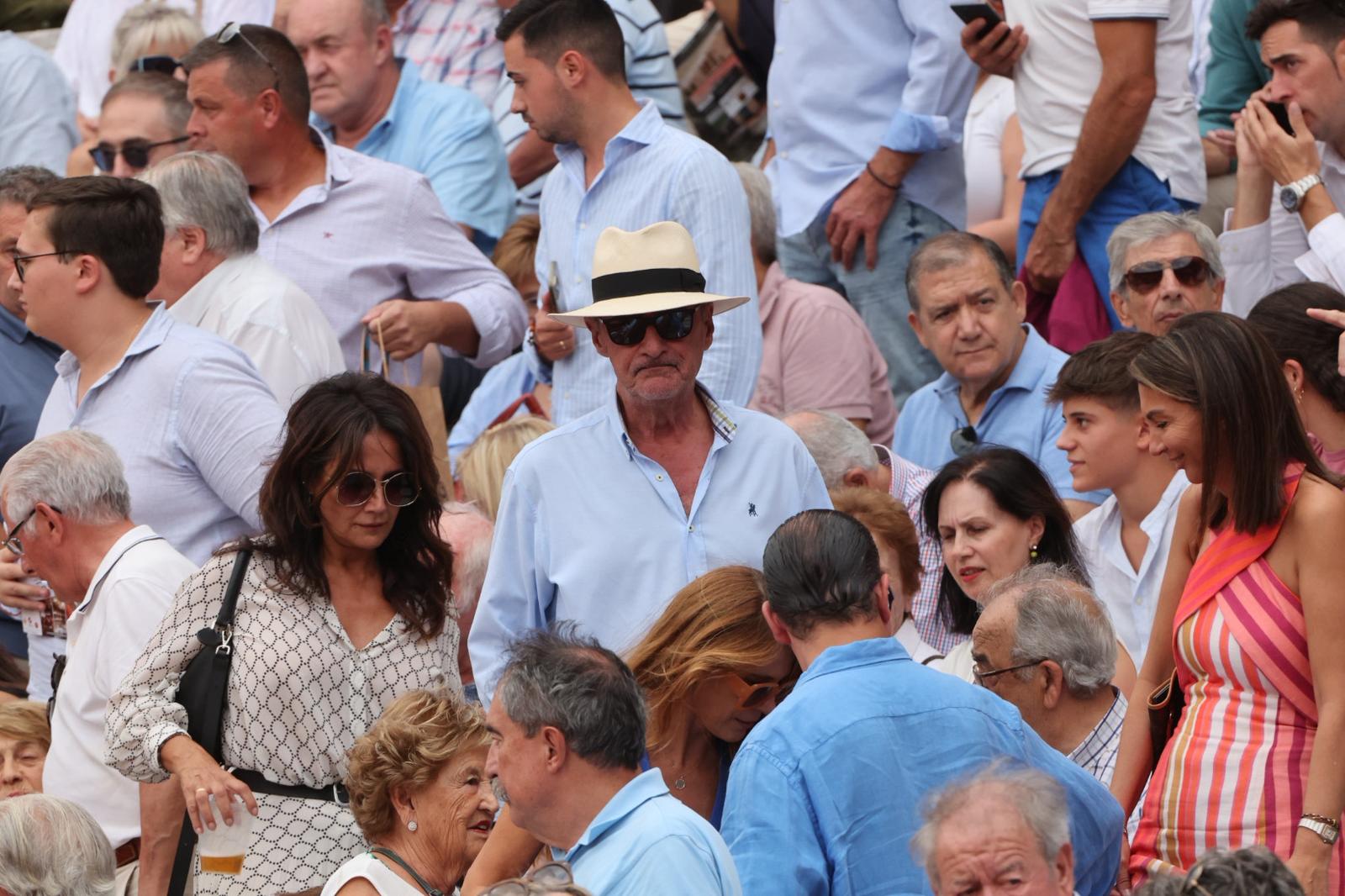 Lleno de caras conocidas en Salamanca para ver a Morante en tarde de &#039;no hay billetes&#039;