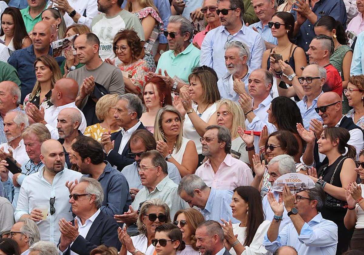 Lleno de caras conocidas en Salamanca para ver a Morante en tarde de &#039;no hay billetes&#039;