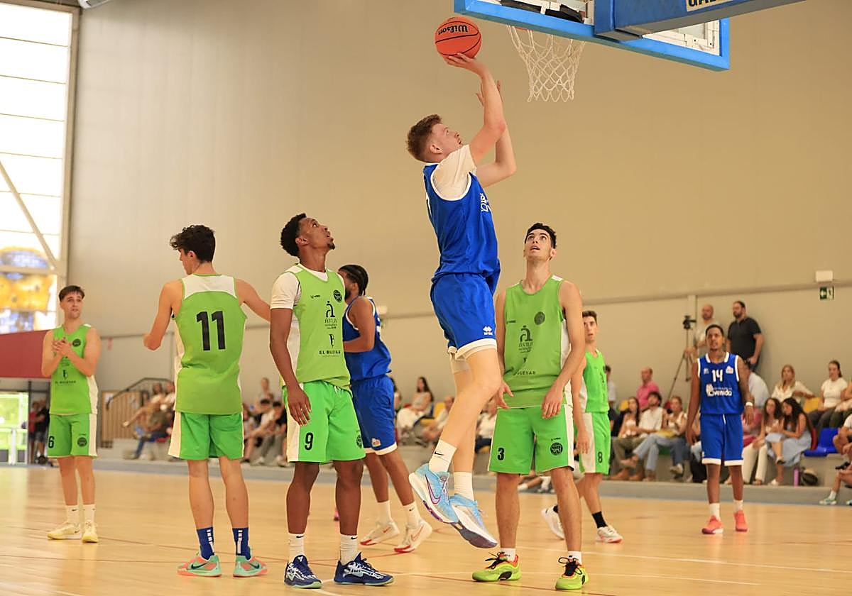En imágenes, la victoria del Avenida Xoborg ante el Óbila Basket