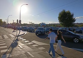 Embotellamiento total en el entorno del aparcamiento de La Aldehuela.