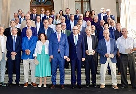 La Diputación de Salamanca homenajea a los alcaldes con más de 25 años de servicio público en el Día de la Provincia