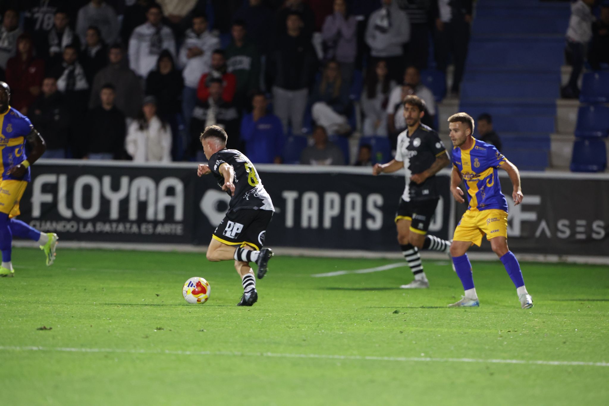 Unionistas remonta al Real Avilés y consigue los tres primeros puntos de la temporada