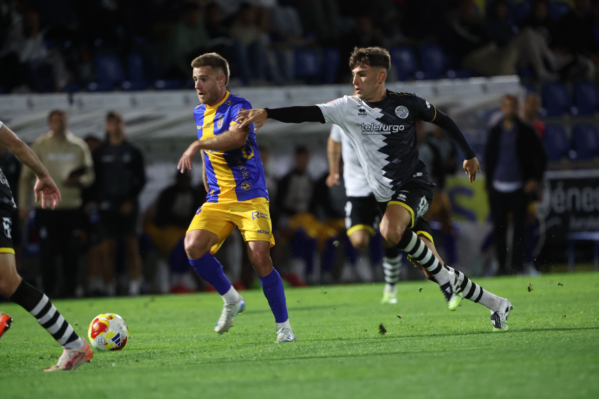 Unionistas remonta al Real Avilés y consigue los tres primeros puntos de la temporada