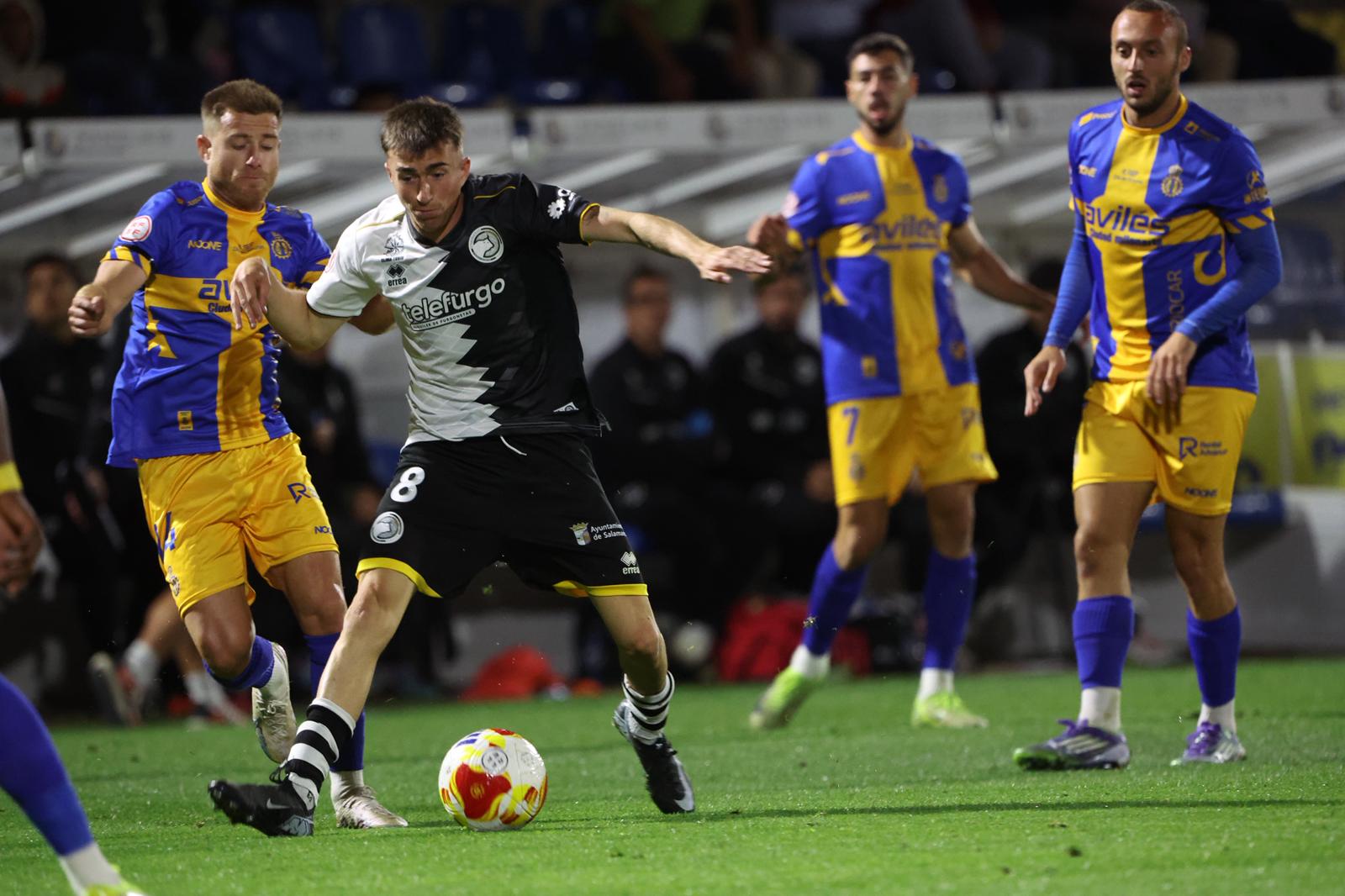 Unionistas remonta al Real Avilés y consigue los tres primeros puntos de la temporada