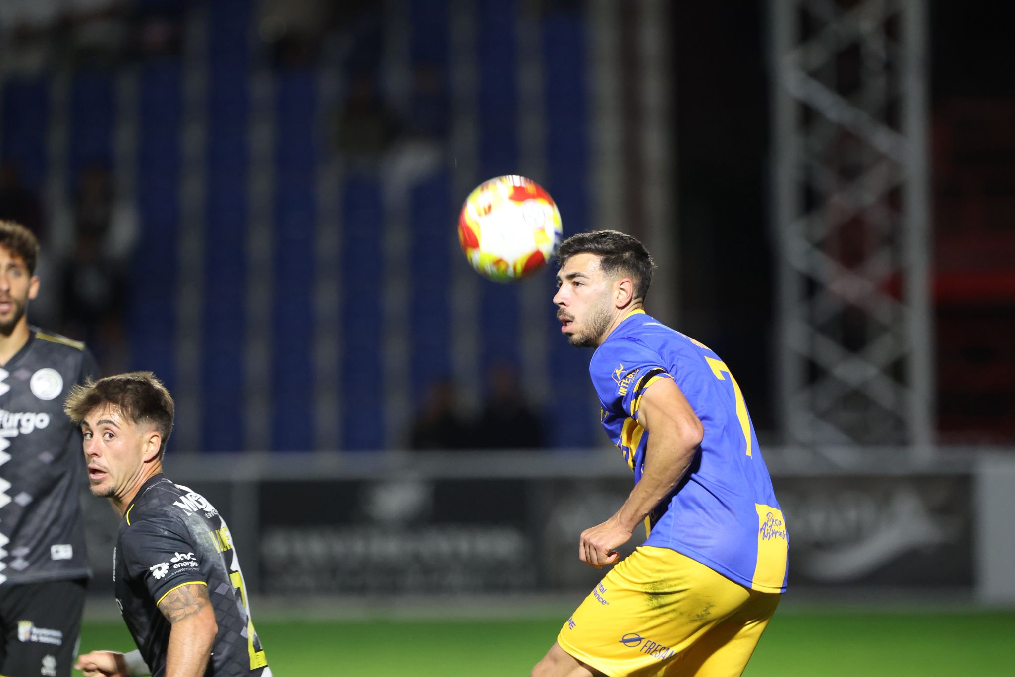 Unionistas remonta al Real Avilés y consigue los tres primeros puntos de la temporada