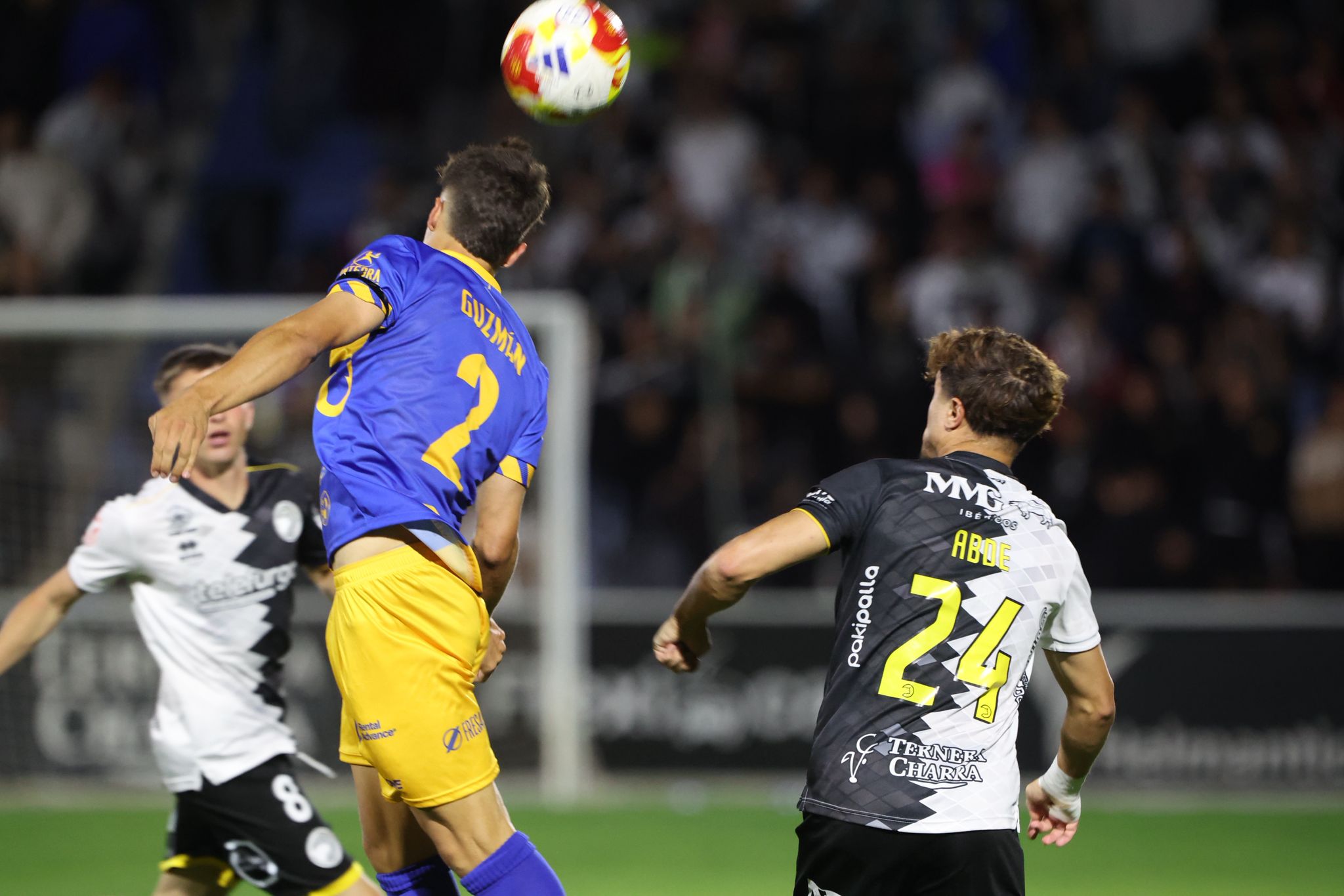 Unionistas remonta al Real Avilés y consigue los tres primeros puntos de la temporada