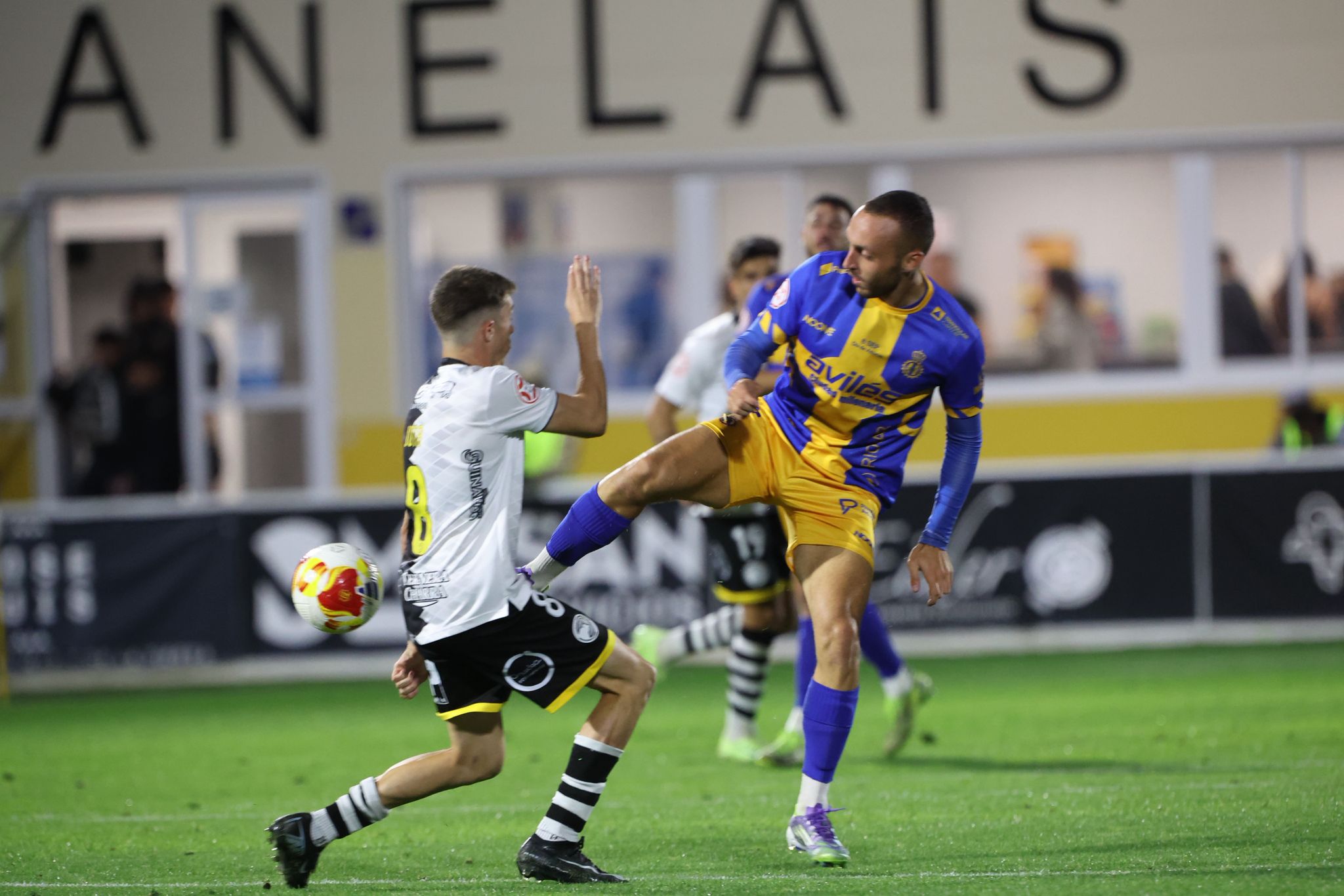 Unionistas remonta al Real Avilés y consigue los tres primeros puntos de la temporada