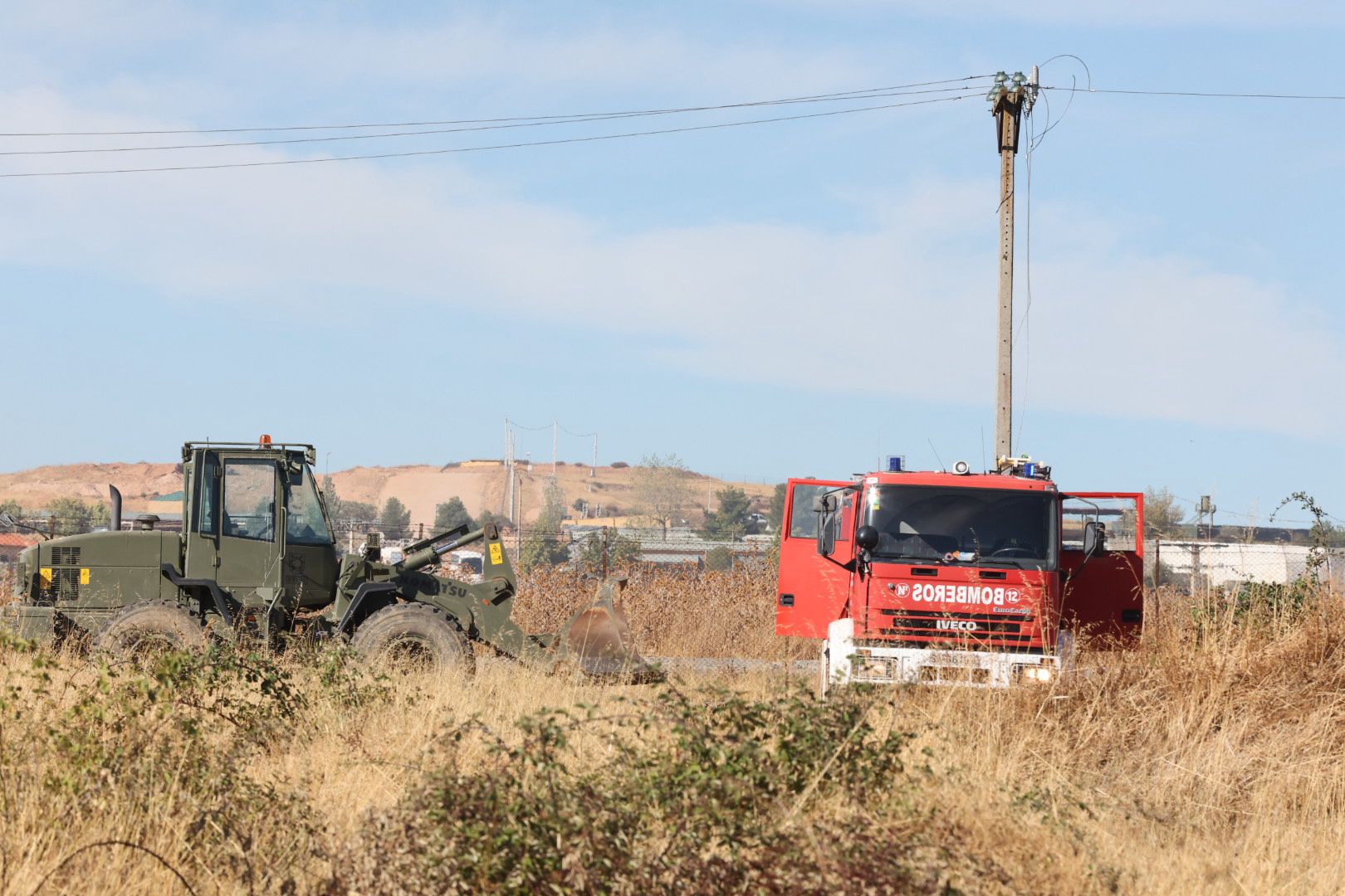 En imágenes, la actuación de los bomberos en Salamanca por un fuego en Vistahermosa