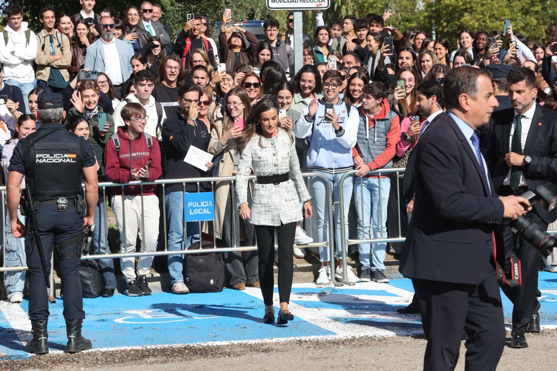 La Reina Letizia visita Salamanca para apoyar la investigación del Cáncer